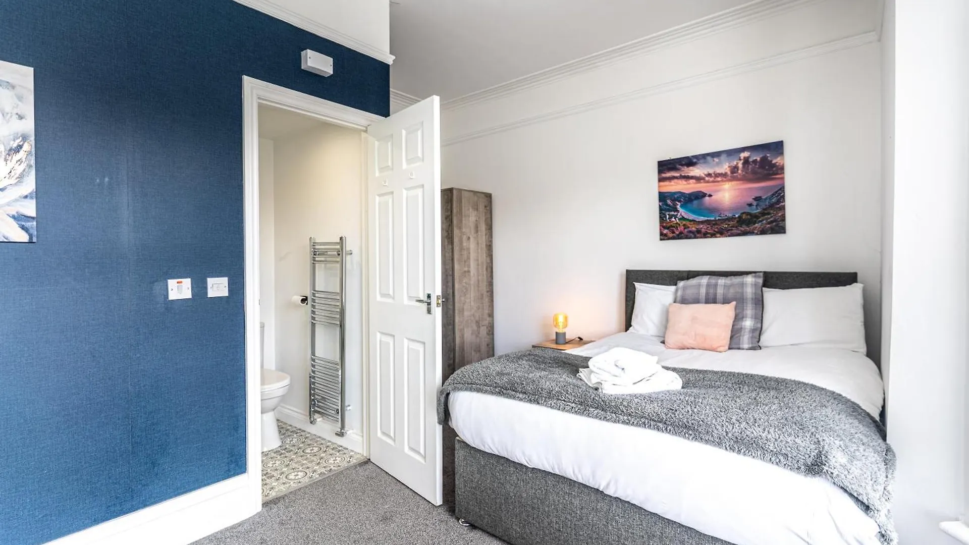 Teesside House - Sleeps Up To 10 Apartment Redcar